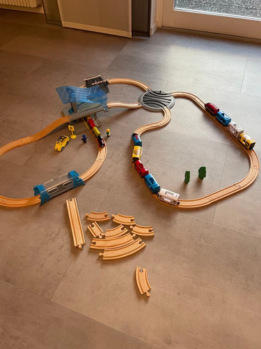 Große holzeisenbahn mit - große,